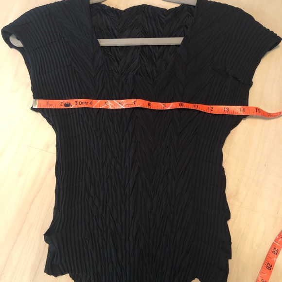 Babette pleated Black Top NWOT - Picture 8 of 8